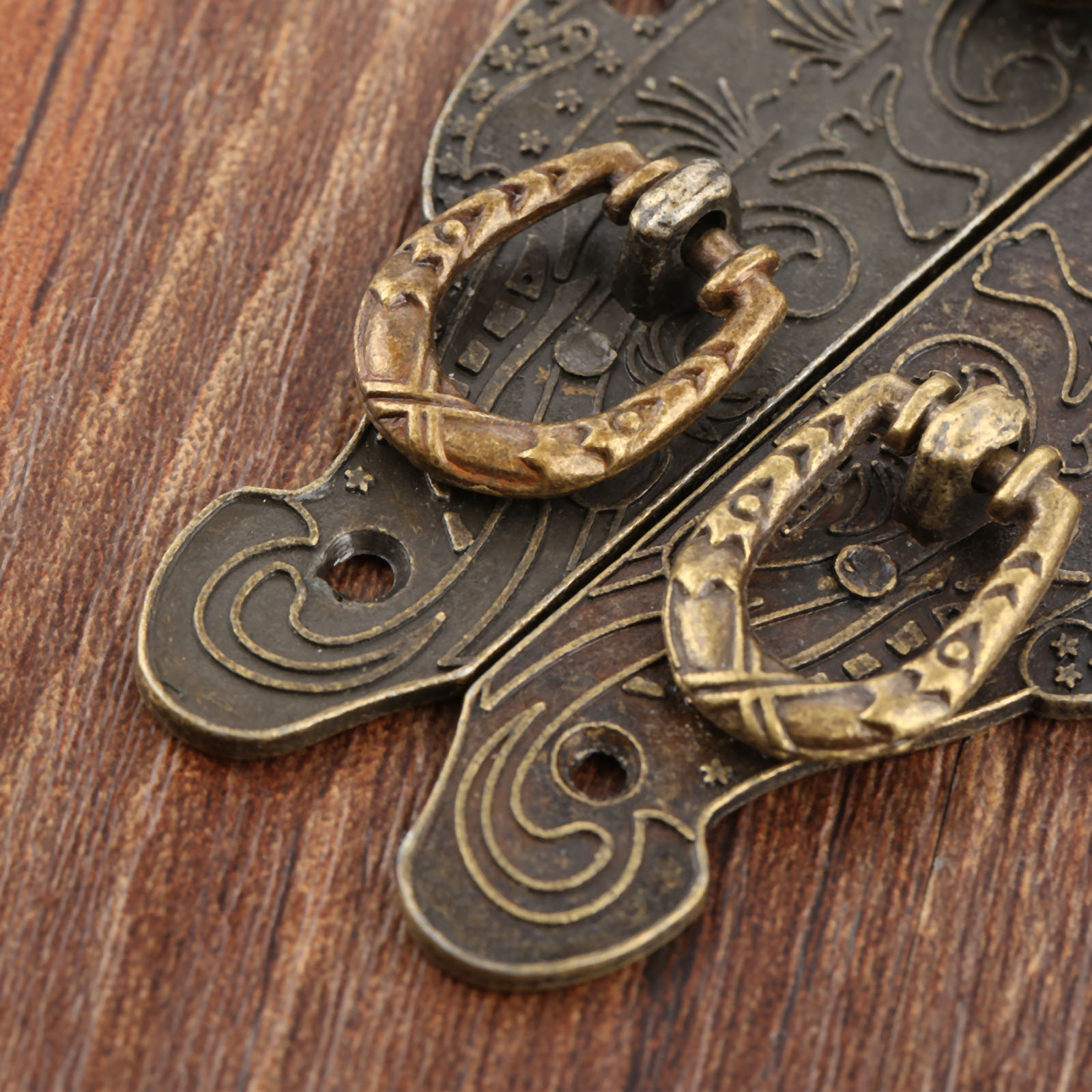 Furniture Hardware Suppliers - 1PC アンティークボックスラッチハスプヴィンテージ木製ギフトボックストグルロック合金バックルラッチフック家具ハードウェア亜鉛合金 90*50 ミリメートル
