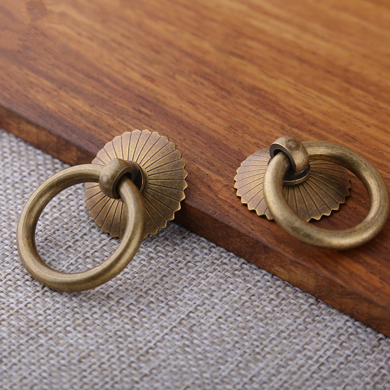 ヴィンテージスタイルの真ちゅう製キャビネットリングノブゴール - Drawer Pull Gold のレビューと価格